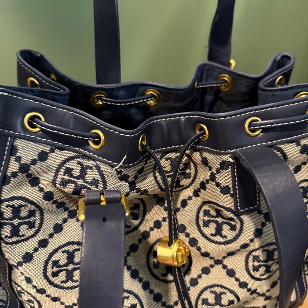 Tory Burch T monogrammed medium tote - Picture 6 of 14